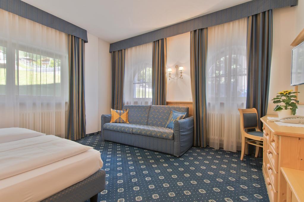 Aparthotel Garni La Dorada Kolfuschg Zimmer foto
