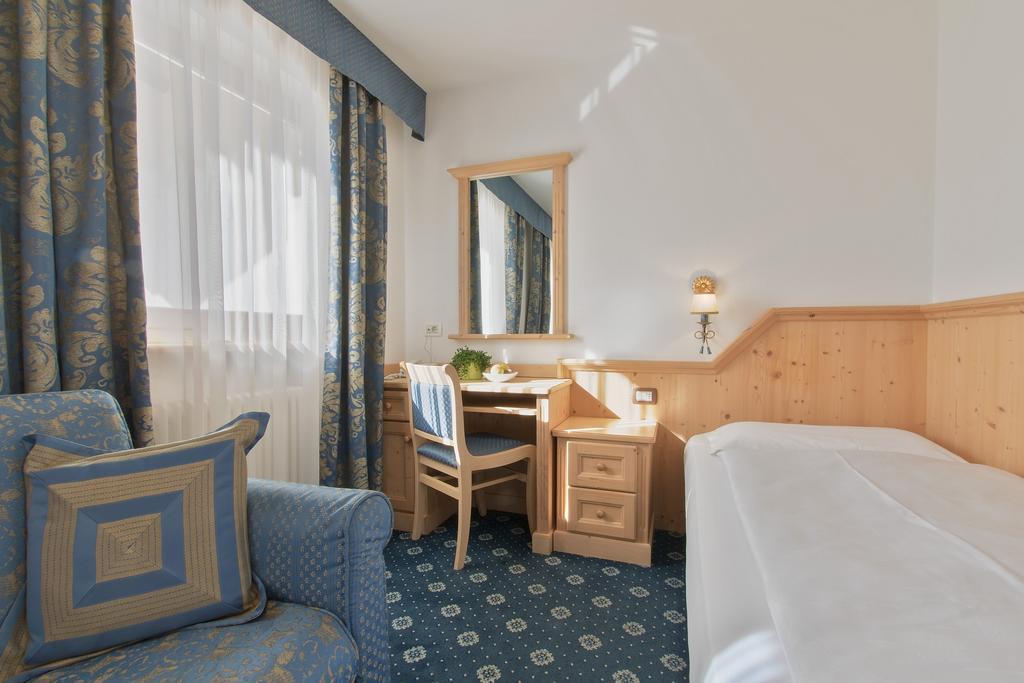Aparthotel Garni La Dorada Kolfuschg Zimmer foto